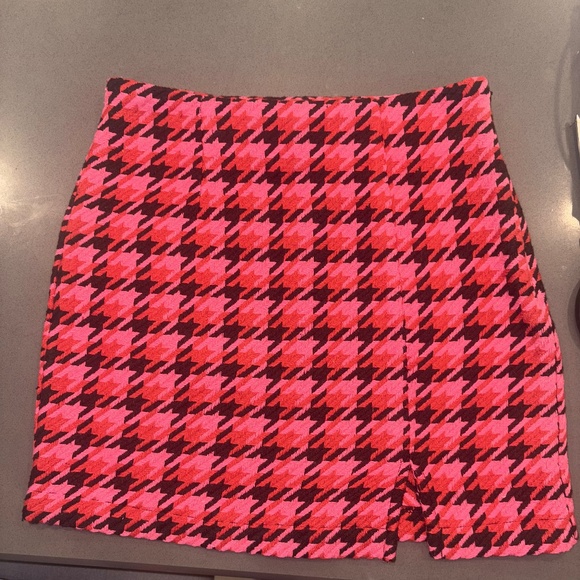 NWT Francesca’s houndstooth mini skirt - Picture 1 of 4